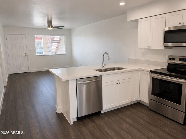 Building Photo - 510 W University Dr