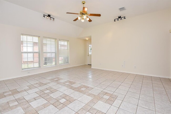 Building Photo - 12335 Shadowvista Dr
