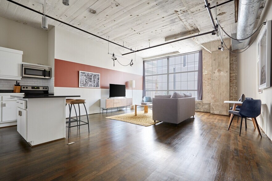 Building Photo - 401 Louisiana St