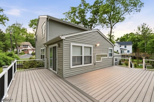 Building Photo - 47 Crossbrook Rd