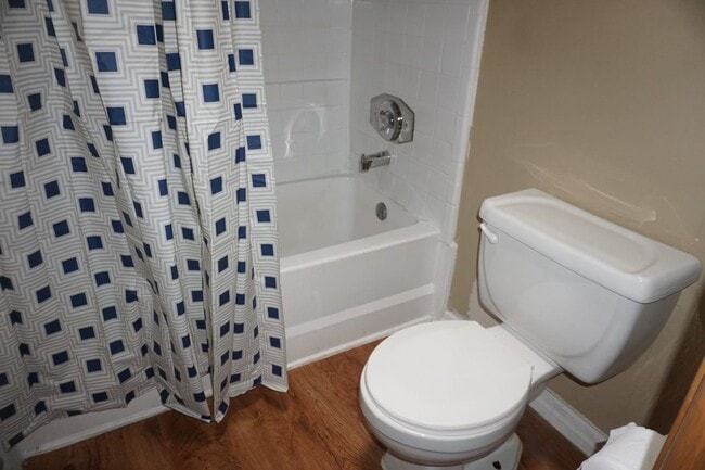 Building Photo - Westside 2/2 Townhome