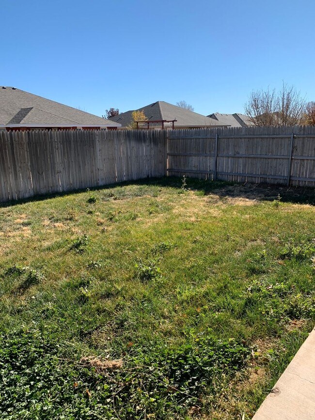 Building Photo - 2225 Jadyn Ln