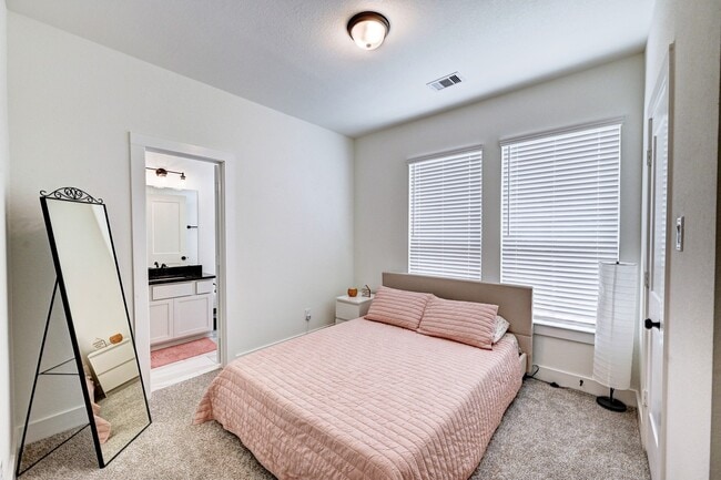 Building Photo - 1523 Cathedral Bend Drive