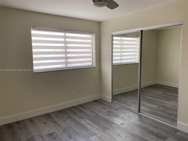 Building Photo - 2730 W 60th Pl