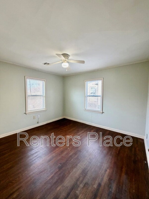 Building Photo - 4707 E 7th St