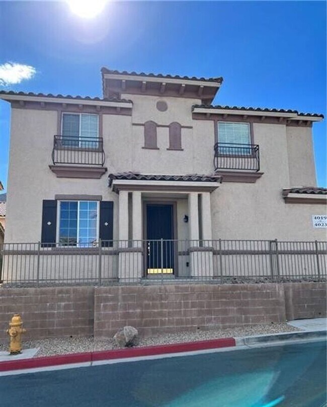Building Photo - Stunning Home in a Gated Community
