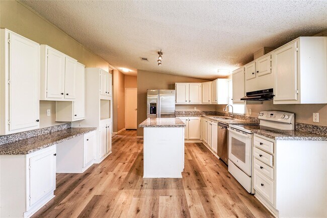 Building Photo - 9824 Stone Ranch Blvd