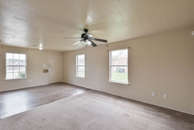 Building Photo - 404 Kings Way Dr