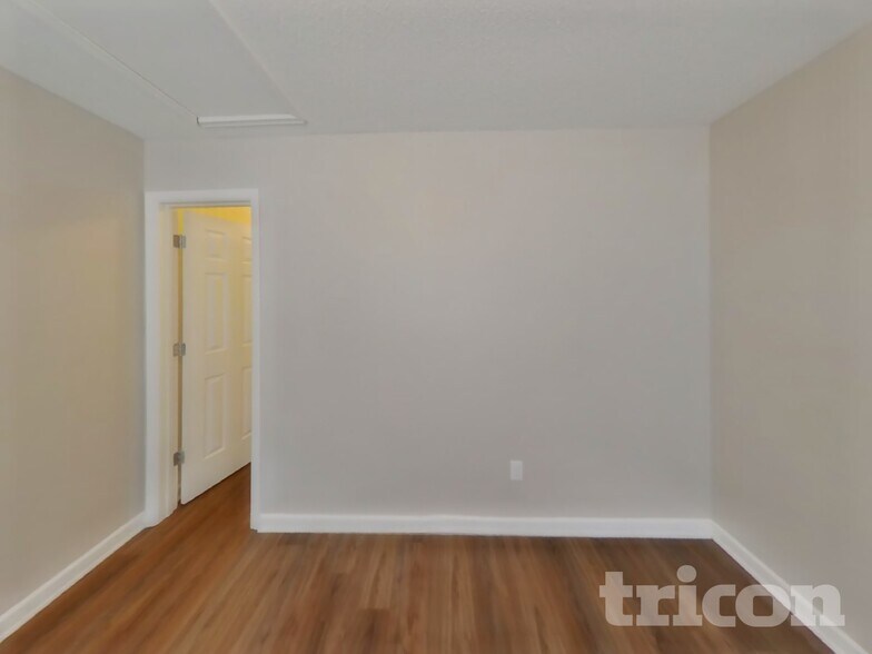 Building Photo - 1122 Waverly Pl Dr