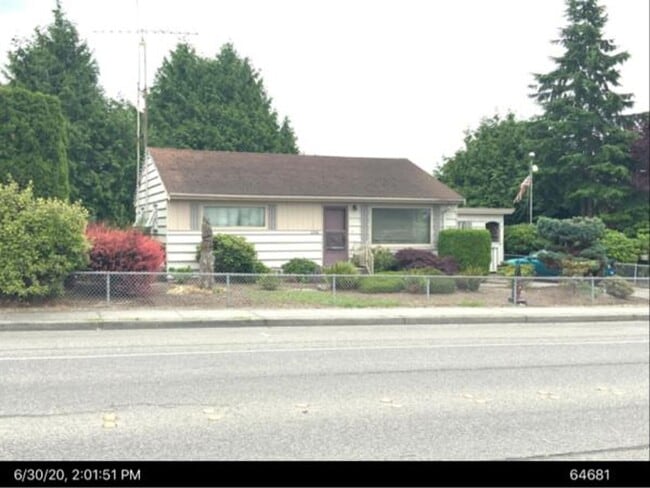 Primary Photo - Spacious 2 Bedroom Home with a Large Backy...