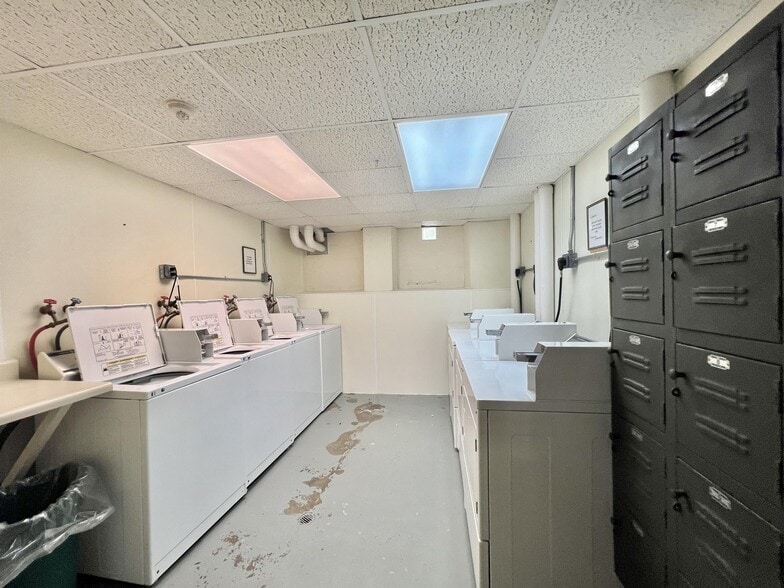 Building Photo - 214 Wood St