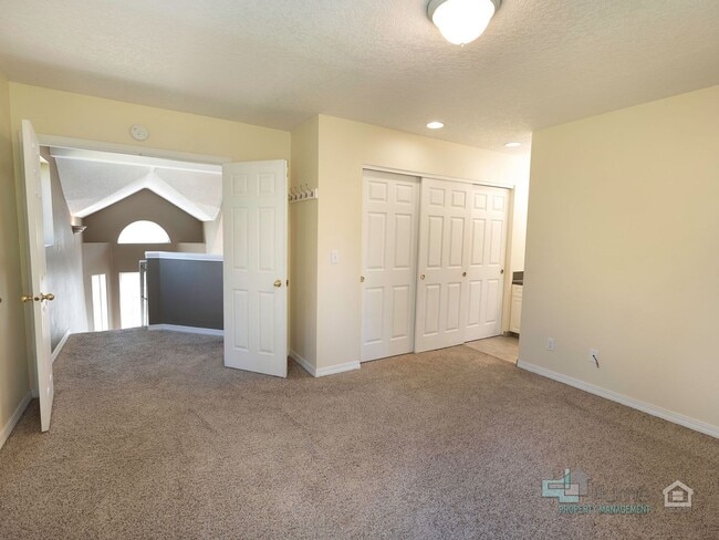 Building Photo - 20630 Willamette Dr