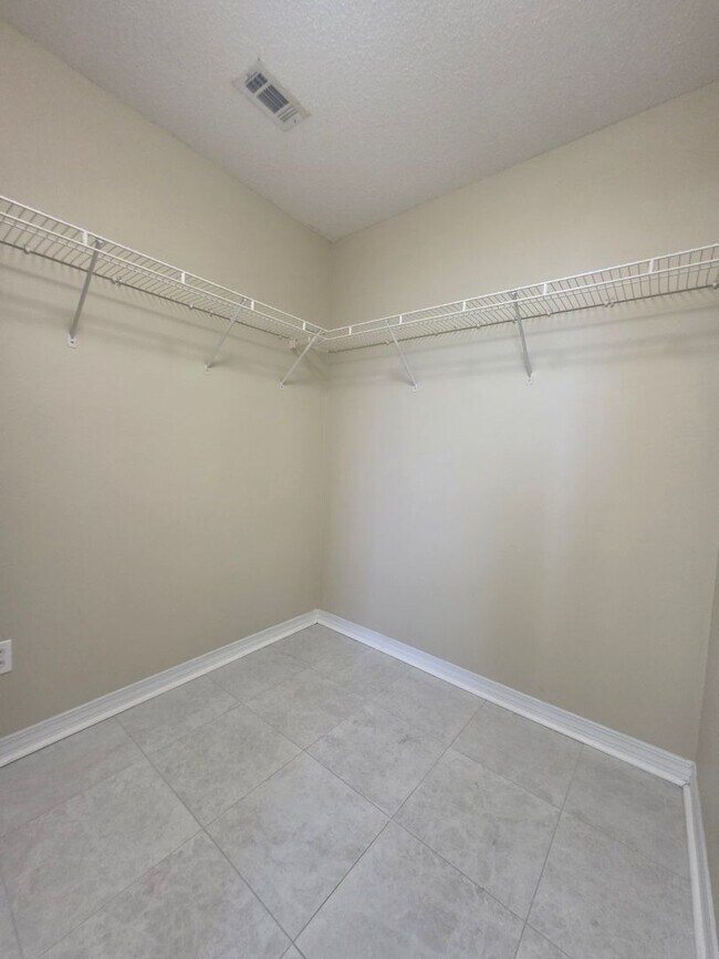 Building Photo - 5079 Cassia Dr