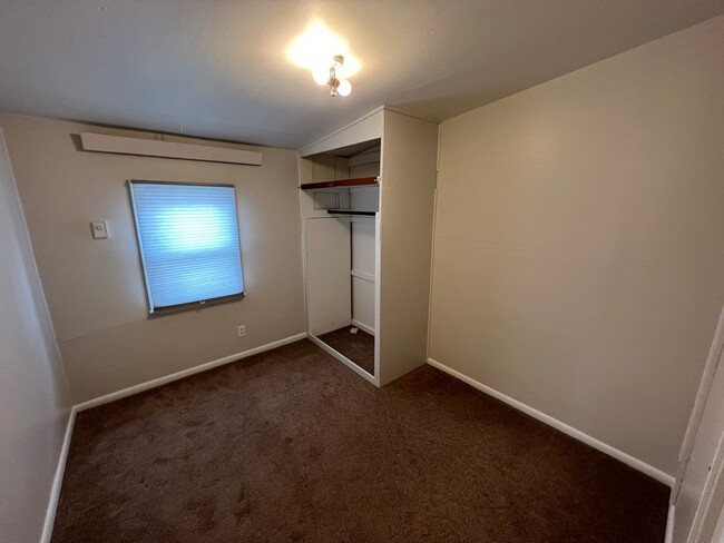 Building Photo - 2-3 Bedroom 1 Bath House with Washer and D...