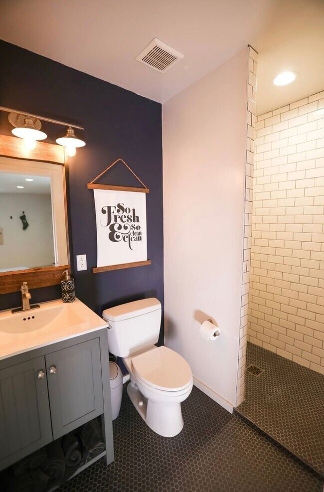 Building Photo - Charming Studio Condo in Pasadena