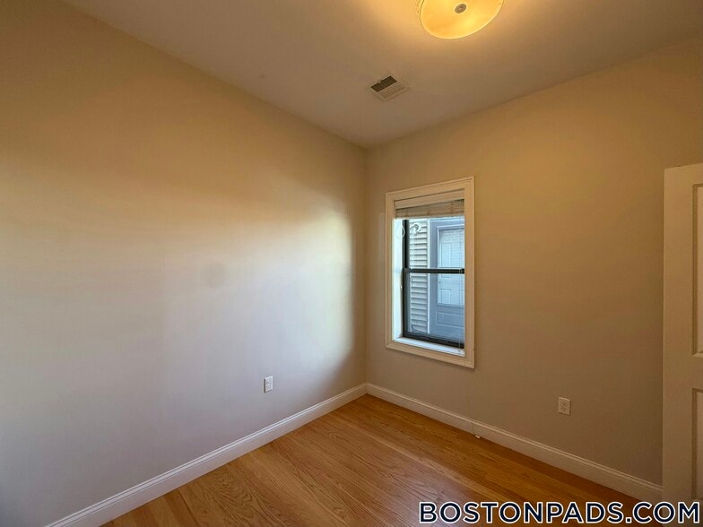 Building Photo - 151-153 Meridian St.