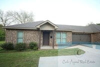 Building Photo - Luxury 2 bed, 1 bath duplex with garage- recent construction!! Washer, dryer and internet, cable ...