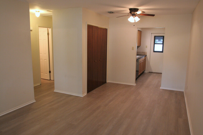 Dining room - 327 Briarwood Dr