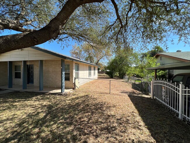 Building Photo - Harlandale SW
