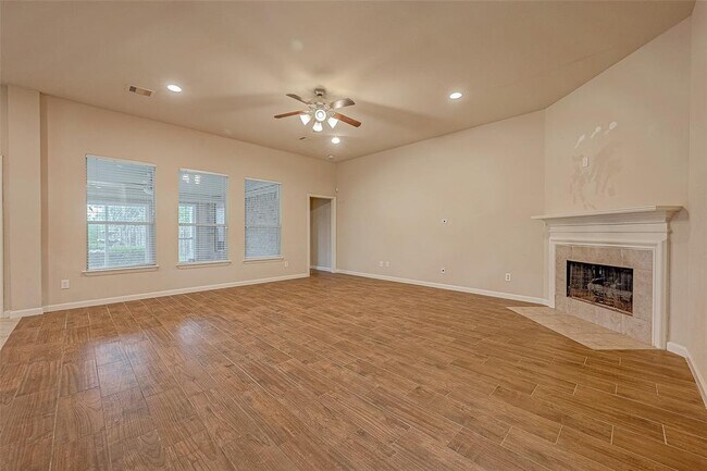 Building Photo - 722 Silver Creek Cir