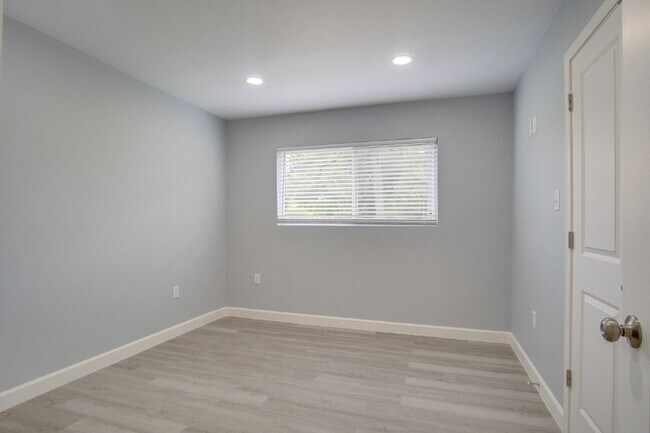 Building Photo - Updated 2BR/2BA Home Near Cordova Mall – Modern Updates & Convenient Location