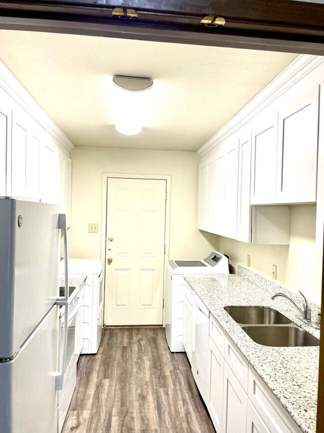 Building Photo - 5458 Folsom Dr