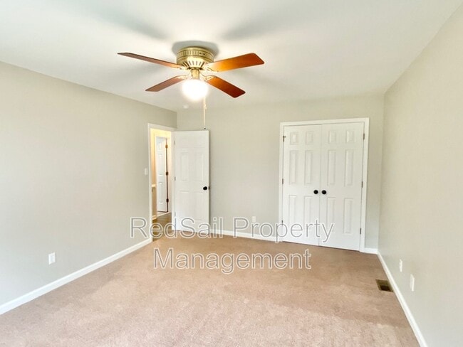 Building Photo - 161 Racine Dr