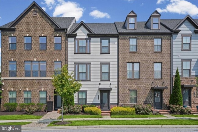 Building Photo - 6302 Greenleigh Ave