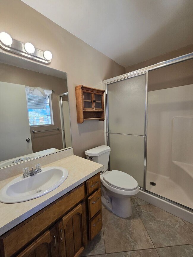 Building Photo - Charming Joshua Tree Village Home