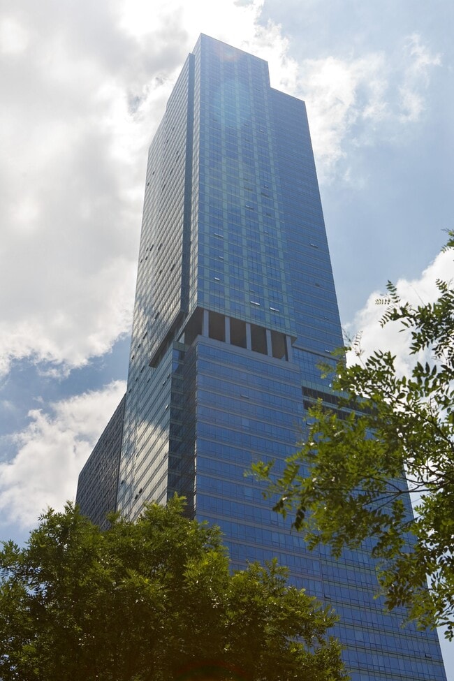 Building Photo - 350 W 42nd St
