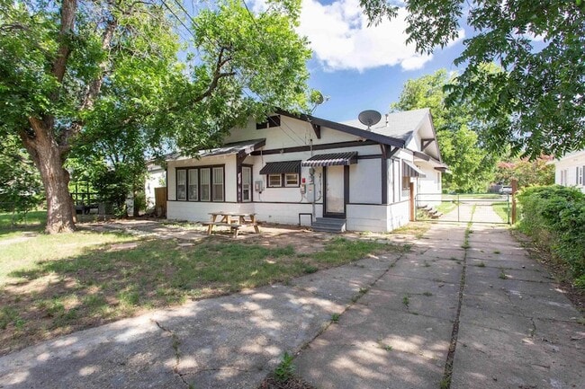 Building Photo - 1710 Pearl Ave