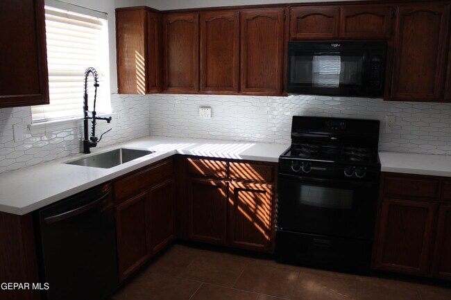 Building Photo - 12516 Twin Leaf Dr