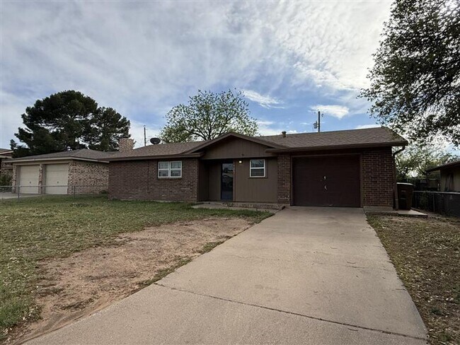 Building Photo - Charming 3 bedroom, 2 bathroom home near Kirby Park COMING SOON!