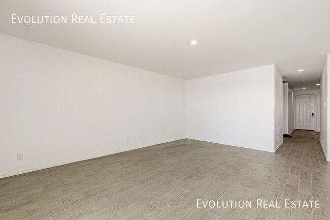 Building Photo - 11461 E Ulysses Ave