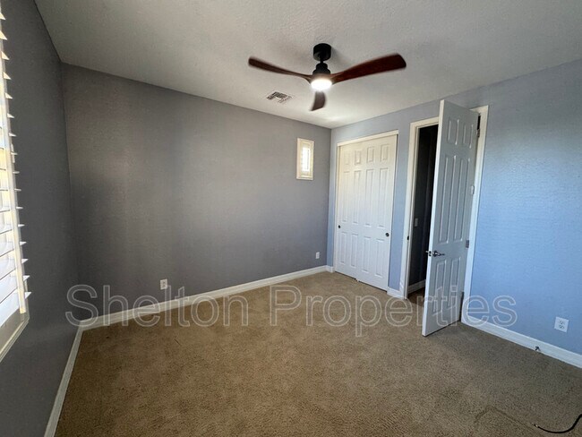 Building Photo - 20933 W Cora Vista