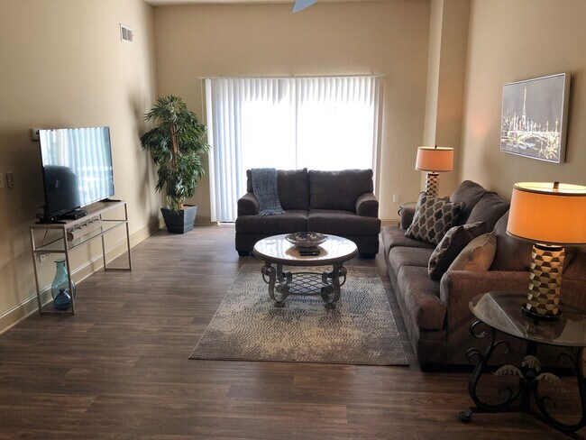 Primary Photo - 721 Gov Morrison St