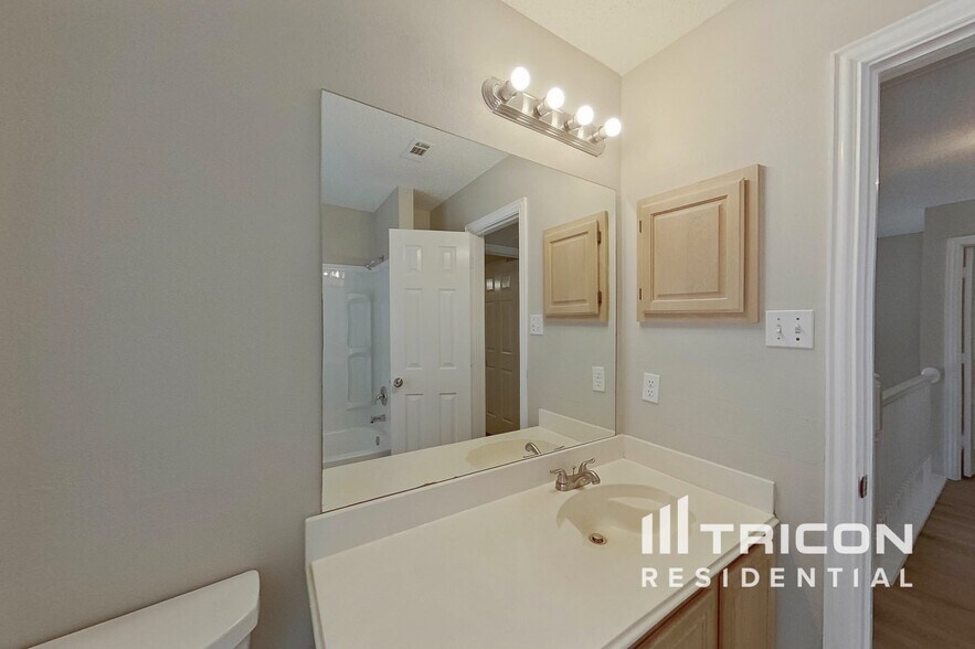 Building Photo - 2320 Shinnery Oak Dr