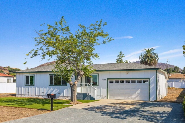 Primary Photo - ***OPEN HOUSE - Friday 8/29 - 4-6pm***