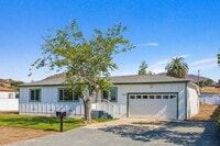 Building Photo - ***OPEN HOUSE - Friday 8/29 - 4-6pm***