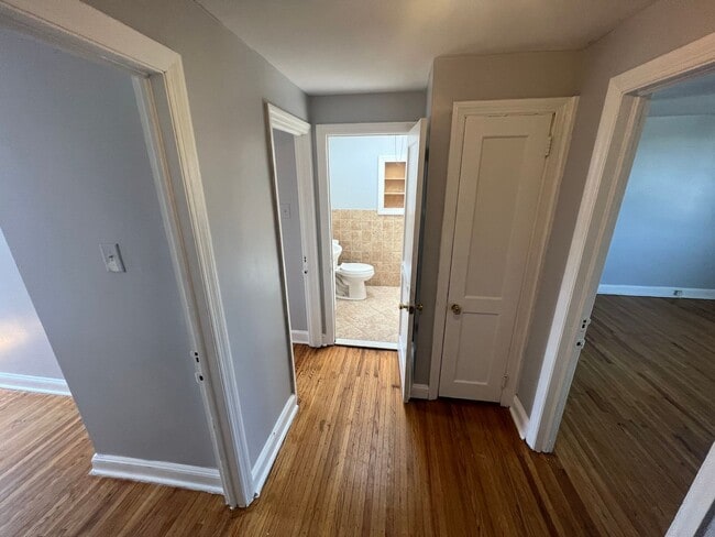 Building Photo - Charming Modern 3 Bedroom w/ Washer & Dryer & Optional 4th Bedroom in Basement | Overbrook