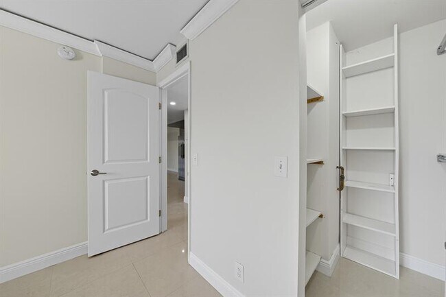 Building Photo - 3700 N Pine Island Rd
