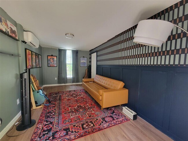 Building Photo - 306 W 42nd St