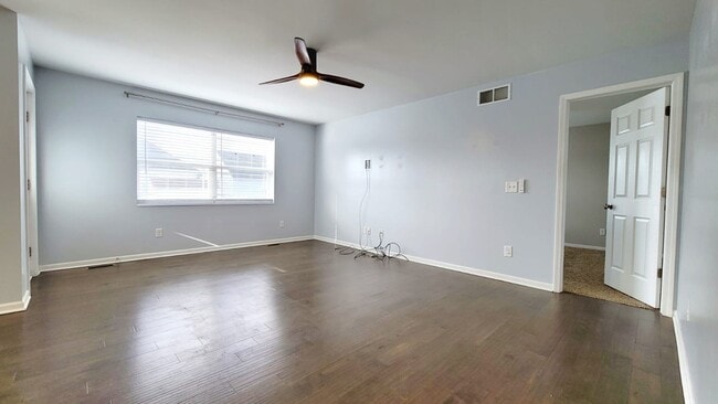 Building Photo - 1533 Tall Grass Prairie Dr