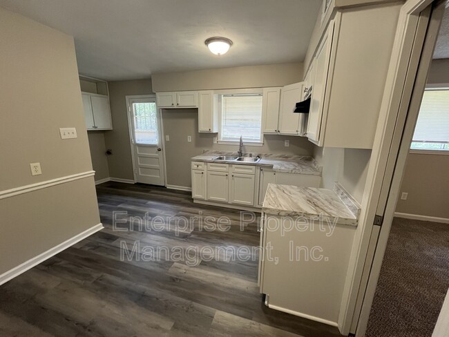 Building Photo - 3535 Debby Dr