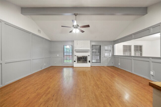 Building Photo - 523 S Rivershire Dr