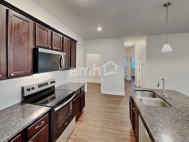 Building Photo - 1324 Celery Ave