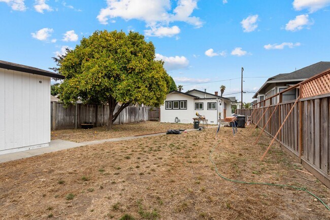 Building Photo - Beautifully Remodeled Home