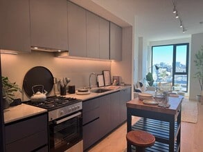 Building Photo - 395 6th St