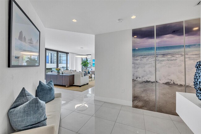 Building Photo - 100 E Las Olas Blvd