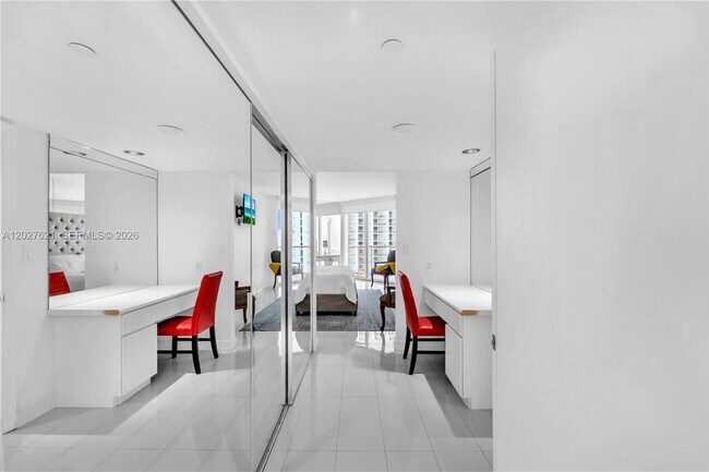 Building Photo - 16485 Collins Ave